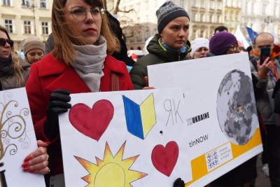 Marsz solidarności z Ukrainą w Krakowie. Finał przed konsulatem Rosji - zdjęcie 1