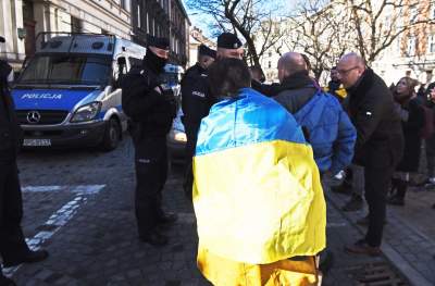 Konsulat Rosji w Krakowie. Protest przeciw napaści na Ukrainę - zdjęcie 6