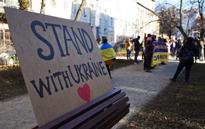 Konsulat Rosji w Krakowie. Protest przeciw napaści na Ukrainę - zdjęcie 11