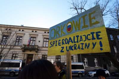 Konsulat Rosji w Krakowie. Protest przeciw napaści na Ukrainę - zdjęcie 1