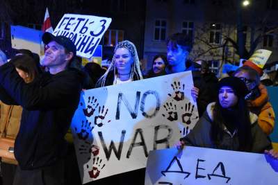 Tysiące krakowian przed konsulatem Rosji, fot. Marek Lasyk - zdjęcie 30