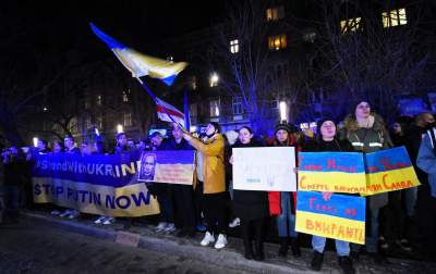 Tysiące krakowian przed konsulatem Rosji, fot. Marek Lasyk - zdjęcie 34