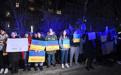 Tysiące krakowian przed konsulatem Rosji, fot. Marek Lasyk - zdjęcie 10