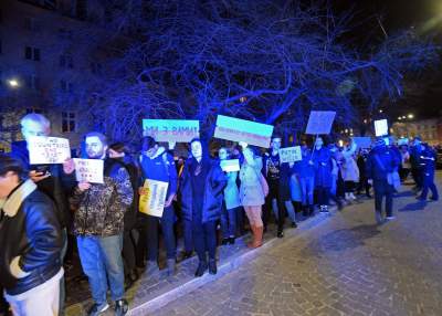 Tysiące krakowian przed konsulatem Rosji, fot. Marek Lasyk - zdjęcie 27