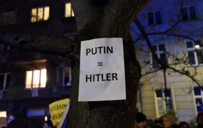 Tysiące krakowian przed konsulatem Rosji, fot. Marek Lasyk - zdjęcie 14