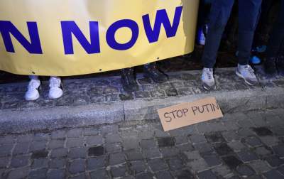 Tysiące krakowian przed konsulatem Rosji, fot. Marek Lasyk - zdjęcie 6