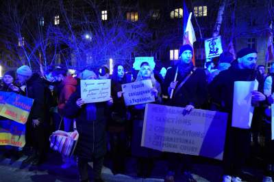 Tysiące krakowian przed konsulatem Rosji, fot. Marek Lasyk - zdjęcie 1