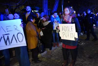 Tysiące krakowian przed konsulatem Rosji, fot. Marek Lasyk - zdjęcie 23