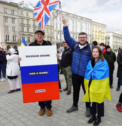 Hymn Ukrainy, wspólna modlitwa, braterstwo. Antywojenna manifestacja na Rynku - zdjęcie 8