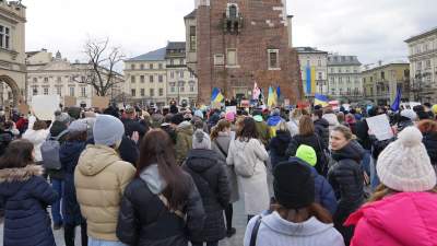 Hymn Ukrainy, wspólna modlitwa, braterstwo. Antywojenna manifestacja na Rynku - zdjęcie 22