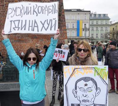 Hymn Ukrainy, wspólna modlitwa, braterstwo. Antywojenna manifestacja na Rynku - zdjęcie 14