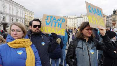 Hymn Ukrainy, wspólna modlitwa, braterstwo. Antywojenna manifestacja na Rynku - zdjęcie 19