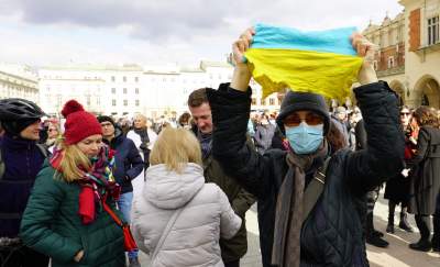 Hymn Ukrainy, wspólna modlitwa, braterstwo. Antywojenna manifestacja na Rynku - zdjęcie 3