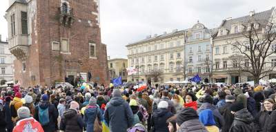 Hymn Ukrainy, wspólna modlitwa, braterstwo. Antywojenna manifestacja na Rynku - zdjęcie 9
