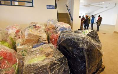 Magazyn darów na stadionie Wisły, fot. Marek Lasyk - zdjęcie 10