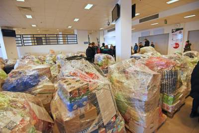 Magazyn darów na stadionie Wisły, fot. Marek Lasyk - zdjęcie 14