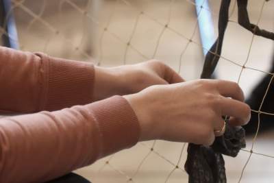 Robią siatki maskujące dla ukraińskiego wojska, potrzeba rąk do pracy - zdjęcie 13