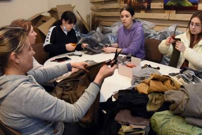 Robią siatki maskujące dla ukraińskiego wojska, potrzeba rąk do pracy - zdjęcie 1