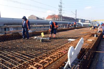 Ten nowy most kolej wykorzysta już w połowie roku. Imponująca budowa - zdjęcie 18