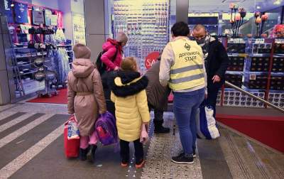 Raport z oblężonego dworca: dzień 15. Fot. Marek Lasyk - zdjęcie 15