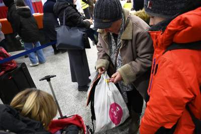 Raport z oblężonego dworca: dzień 15. Fot. Marek Lasyk - zdjęcie 8