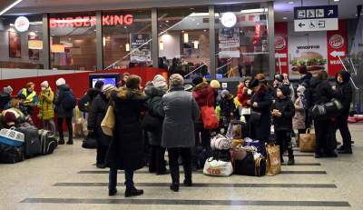 Raport z oblężonego dworca: dzień 15. Fot. Marek Lasyk - zdjęcie 9