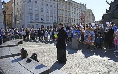 Ukraińscy uchodźcy protestują na Rynku Głównym. Jeden postulat - zdjęcie 6