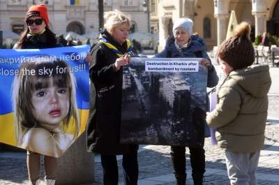 Ukraińscy uchodźcy protestują na Rynku Głównym. Jeden postulat - zdjęcie 12