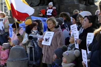 Ukraińscy uchodźcy protestują na Rynku Głównym. Jeden postulat - zdjęcie 7