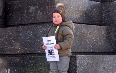 Ukraińscy uchodźcy protestują na Rynku Głównym. Jeden postulat - zdjęcie 20