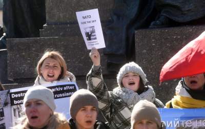 Ukraińscy uchodźcy protestują na Rynku Głównym. Jeden postulat - zdjęcie 17