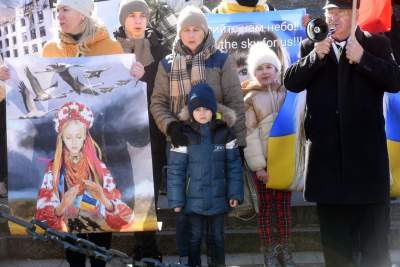 Ukraińscy uchodźcy protestują na Rynku Głównym. Jeden postulat - zdjęcie 18