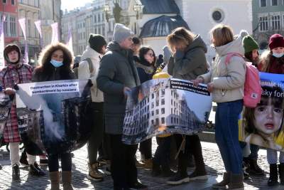 Ukraińscy uchodźcy protestują na Rynku Głównym. Jeden postulat - zdjęcie 15