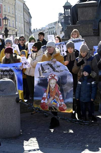 Ukraińscy uchodźcy protestują na Rynku Głównym. Jeden postulat - zdjęcie 4