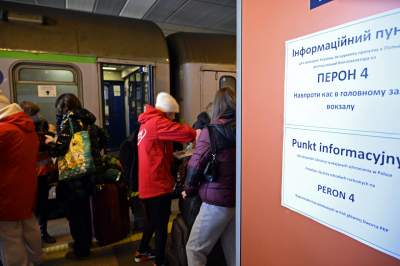 Czekając na pociąg do lepszego świata. 17. dzień na dworcu - zdjęcie 1