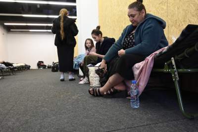 Już ponad stu uchodźców zakwaterowano w dawnej galerii Plaza. Przygotowano 390 miejsc - zdjęcie 1