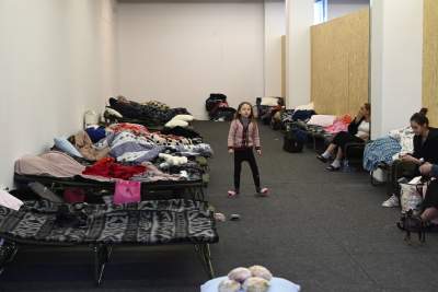 Już ponad stu uchodźców zakwaterowano w dawnej galerii Plaza. Przygotowano 390 miejsc - zdjęcie 18