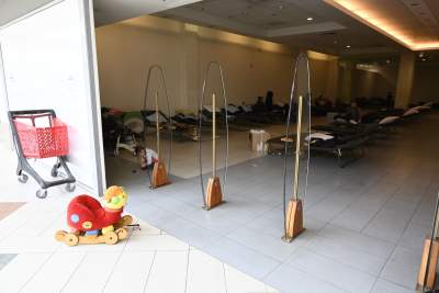 Już ponad stu uchodźców zakwaterowano w dawnej galerii Plaza. Przygotowano 390 miejsc - zdjęcie 6