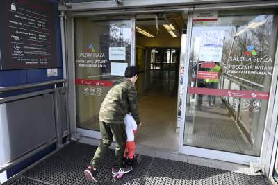 Już ponad stu uchodźców zakwaterowano w dawnej galerii Plaza. Przygotowano 390 miejsc - zdjęcie 22