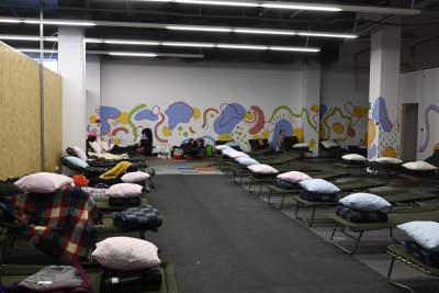 Już ponad stu uchodźców zakwaterowano w dawnej galerii Plaza. Przygotowano 390 miejsc - zdjęcie 2