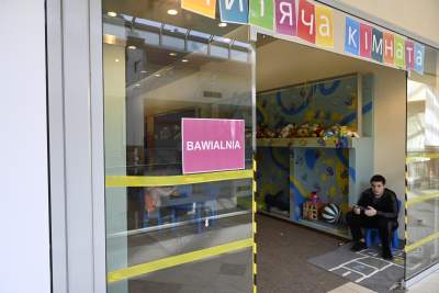 Już ponad stu uchodźców zakwaterowano w dawnej galerii Plaza. Przygotowano 390 miejsc - zdjęcie 14