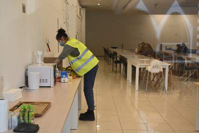 Już ponad stu uchodźców zakwaterowano w dawnej galerii Plaza. Przygotowano 390 miejsc - zdjęcie 9