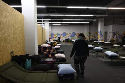 Już ponad stu uchodźców zakwaterowano w dawnej galerii Plaza. Przygotowano 390 miejsc - zdjęcie 11