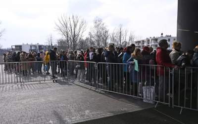 Tauron Arena: tłum uchodźców z Ukrainy w kolejce po PESEL - zdjęcie 5