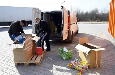 Praca w sortowni darów dla walczącej Ukrainy, fot. Marek Lasyk - zdjęcie 18