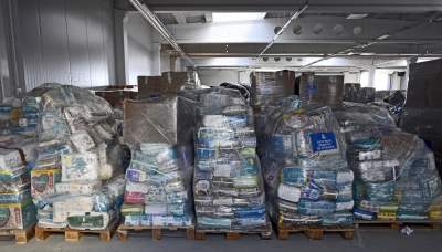 Praca w sortowni darów dla walczącej Ukrainy, fot. Marek Lasyk - zdjęcie 5