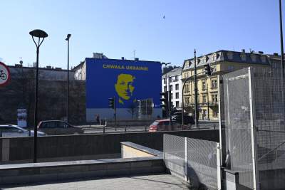Chwała Ukrainie! Mural z prezydentem Zełenskim na rogu Rakowickiej i Lubomirskiego - zdjęcie 2