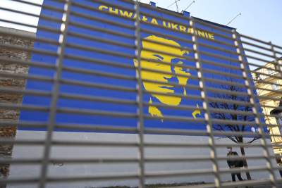 Chwała Ukrainie! Mural z prezydentem Zełenskim na rogu Rakowickiej i Lubomirskiego - zdjęcie 4