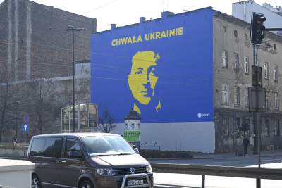 Chwała Ukrainie! Mural z prezydentem Zełenskim na rogu Rakowickiej i Lubomirskiego - zdjęcie 3