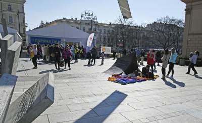 Z dworca na plac przed dworcem. 28 dzień wojny i tułaczki - zdjęcie 20